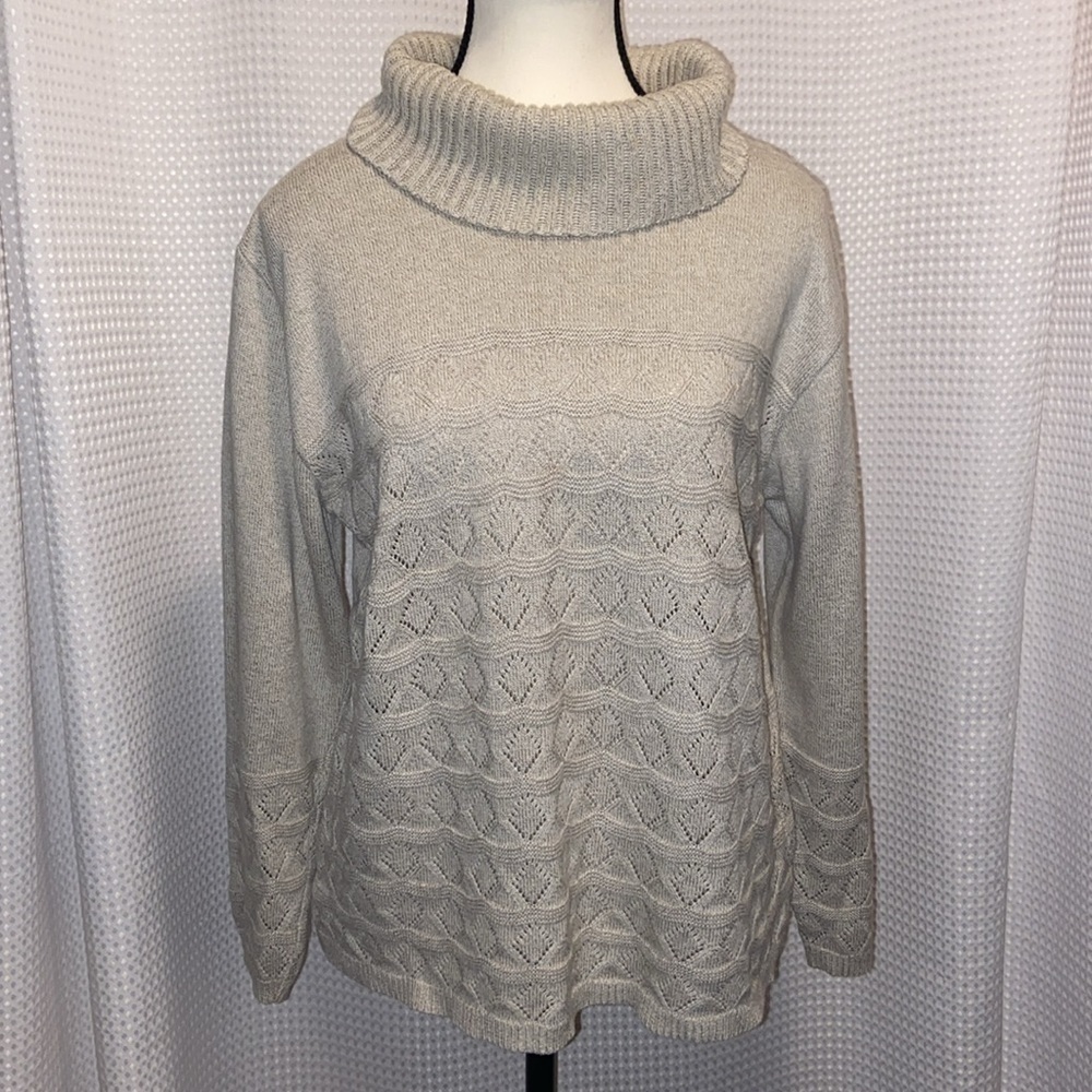 Women’s Cazza petite vintage light knitted turtle‎ neck beige sweater medium